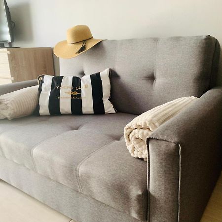 Apartament- Blisko Morza- W Trzech Koronach Z Prv Miejscem Parkingowym W Cenie! 슈비노우이스쳬 외부 사진